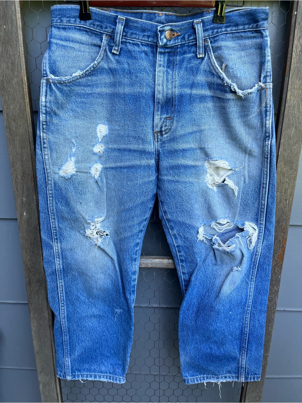 Y2K Distressed Woman’s Rustler Capris Blue Jeans High Waisted 32x30 READ